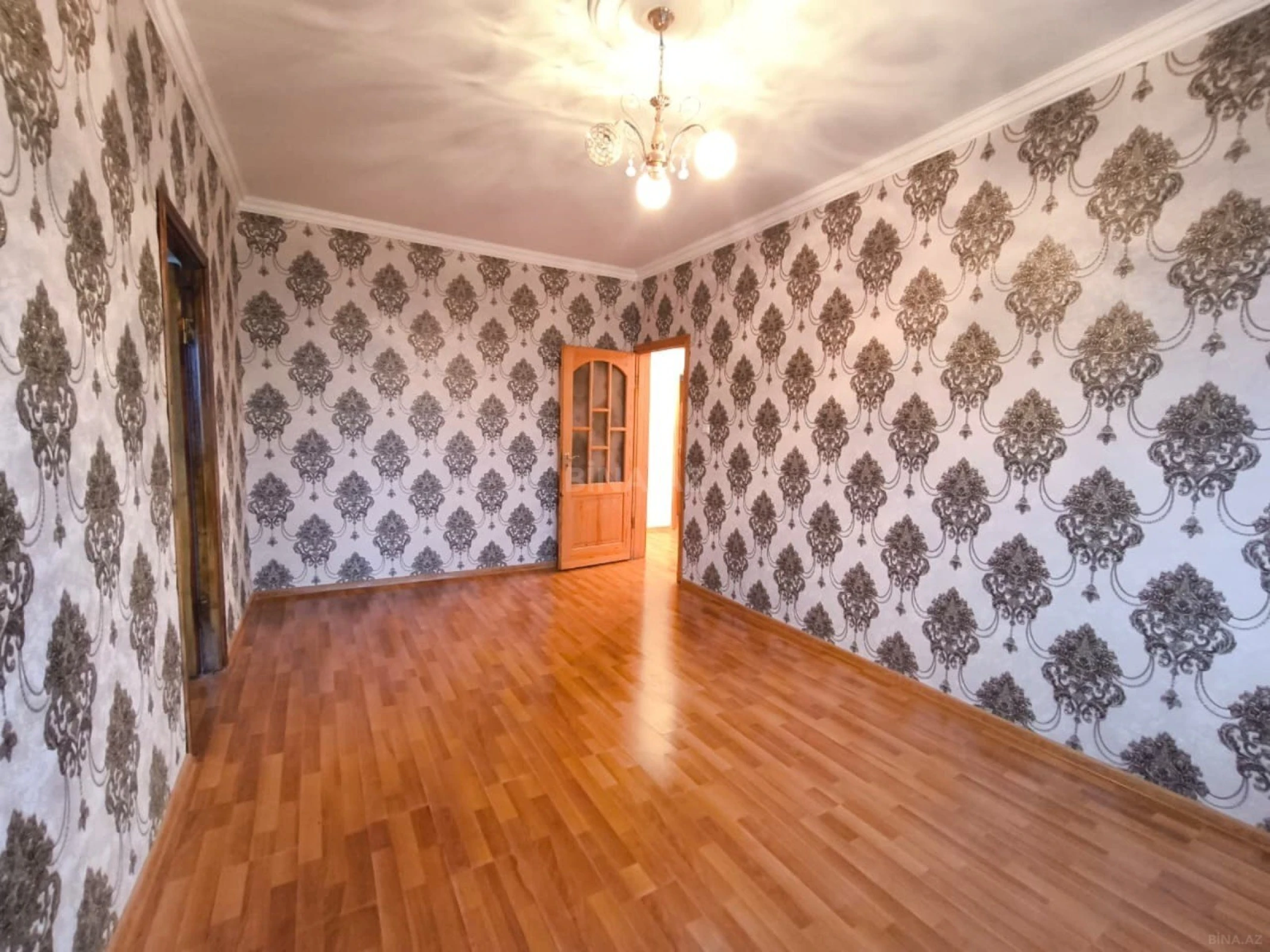 Satılır 4 otaqlı mənzil 100 m²