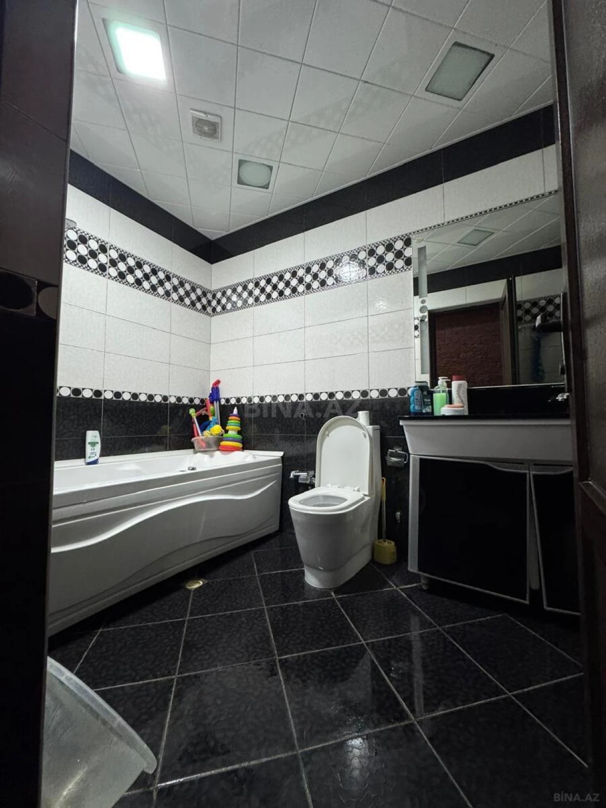 Satılır 3 otaqlı mənzil 134 m²