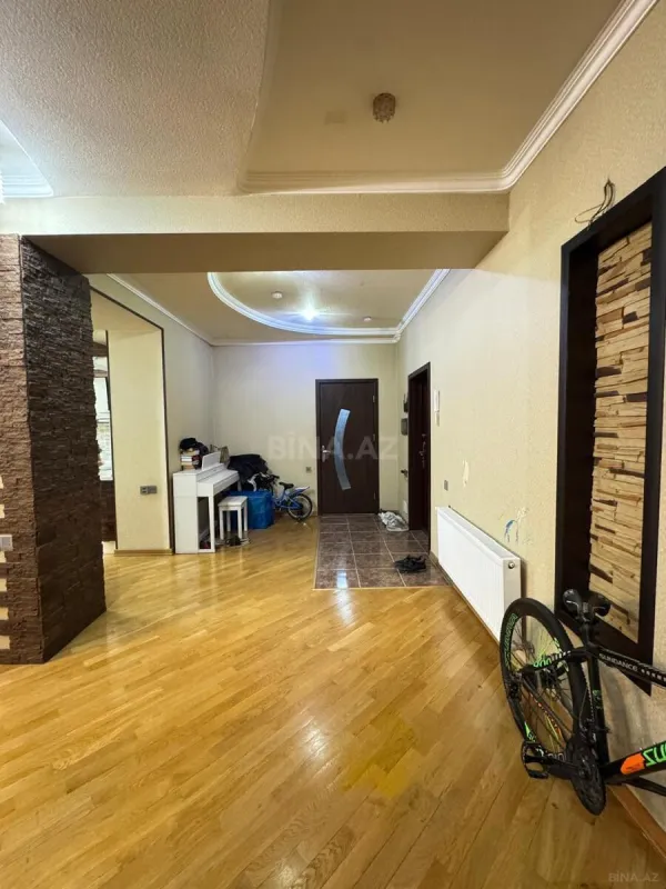 Satılır 3 otaqlı mənzil 134 m²