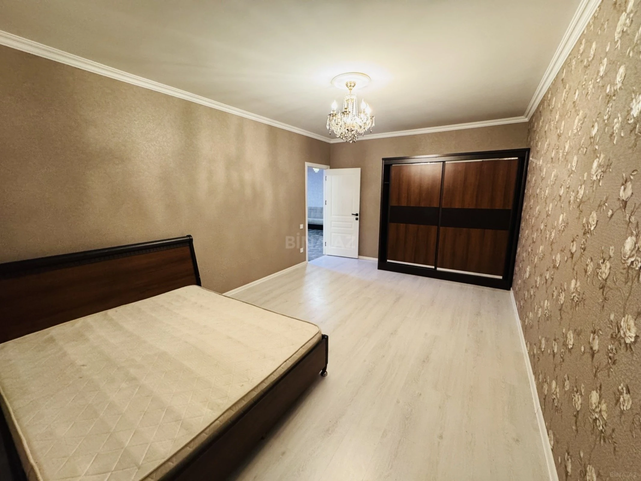 Satılır 3 otaqlı mənzil 94 m²