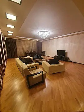Satılır 3 otaqlı mənzil 186 m²