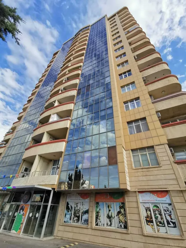 Satılır 3 otaqlı mənzil 186 m²