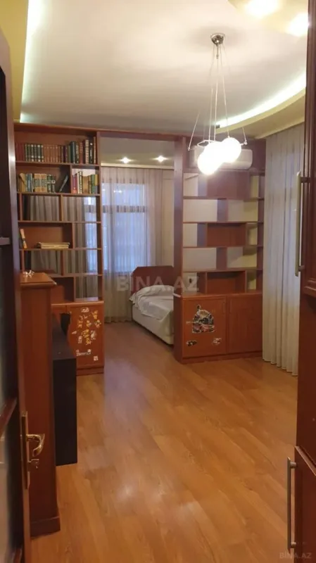 Satılır 3 otaqlı mənzil 186 m²