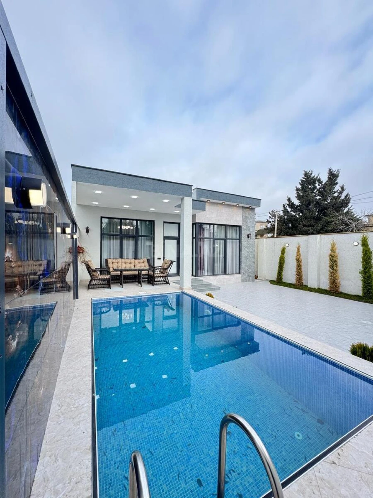 Satılır 4 otaqlı həyət evi 160 m²