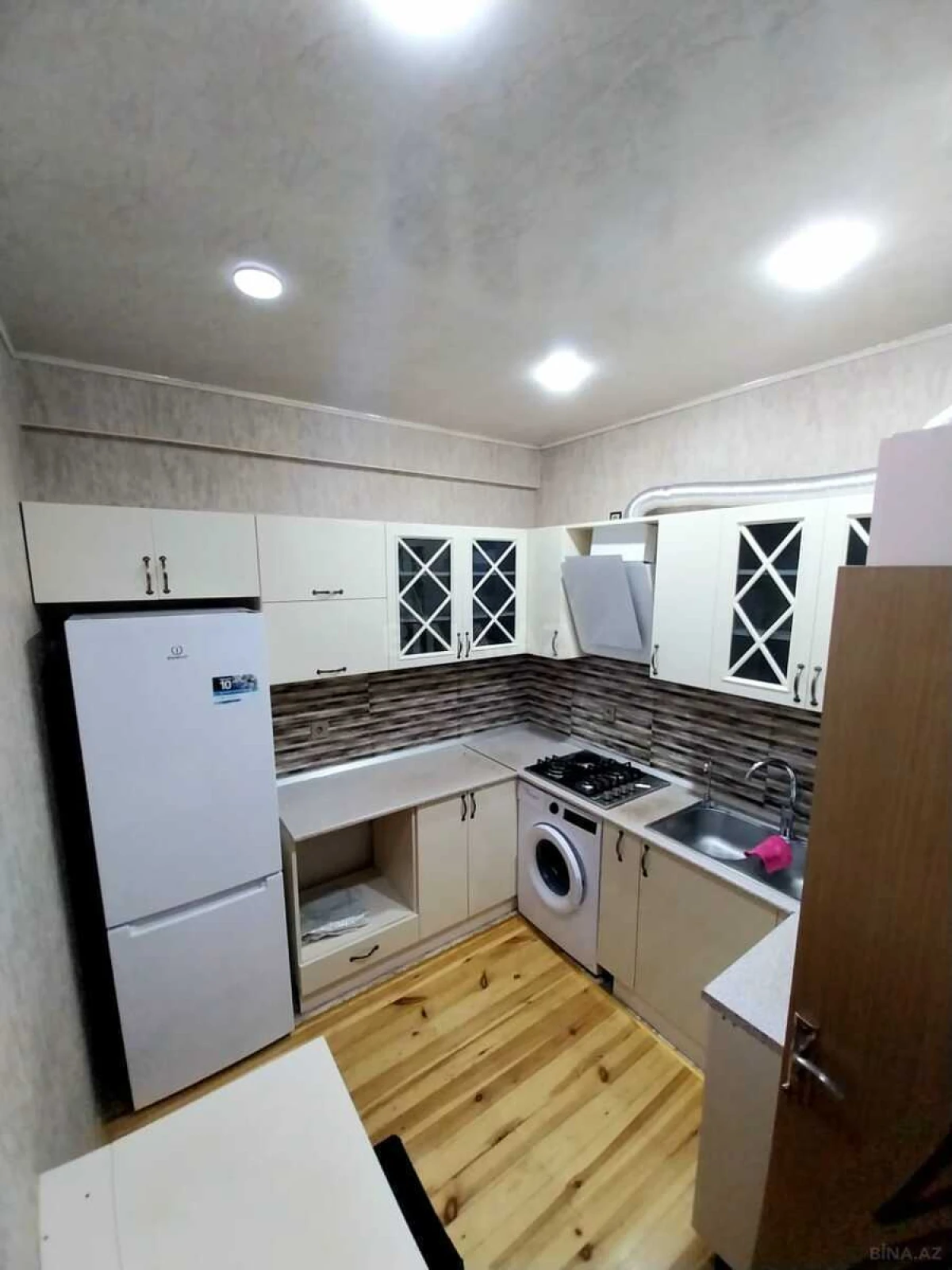 Satılır 2 otaqlı mənzil 75.6 m²