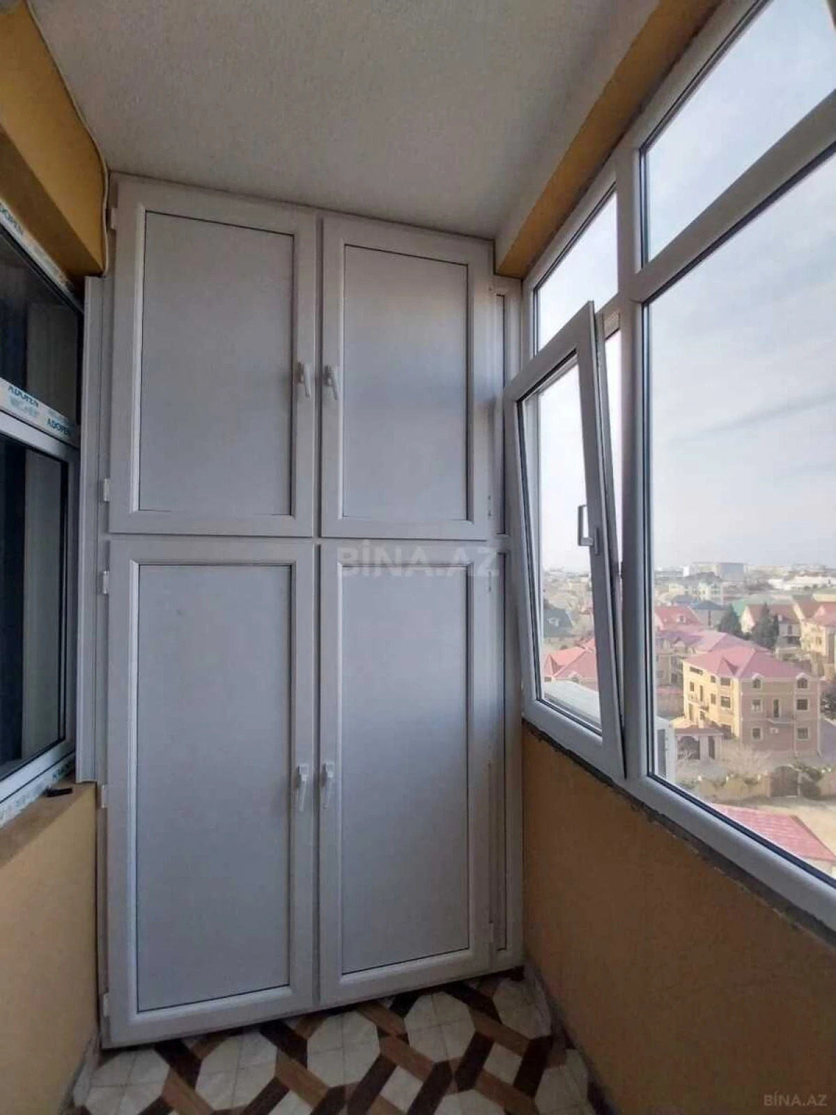 Satılır 2 otaqlı mənzil 75.6 m²