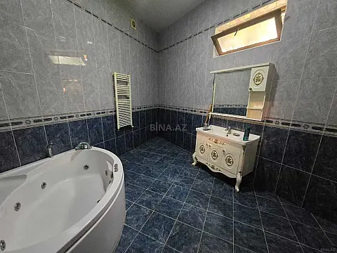 Satılır 11 otaqlı həyət evi 1050 m²