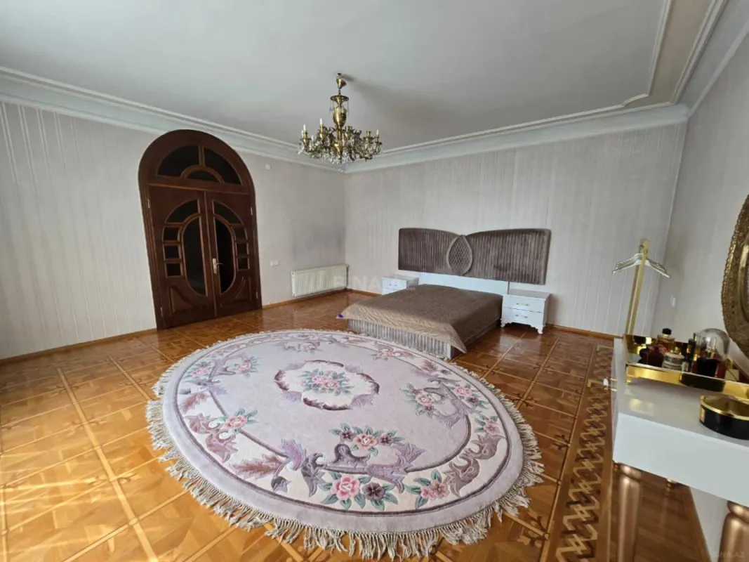 Satılır 11 otaqlı həyət evi 1050 m²