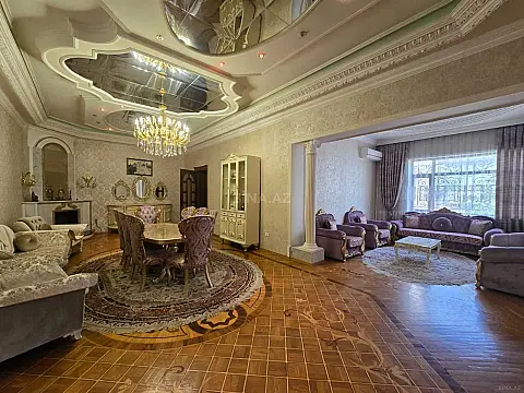 Satılır 11 otaqlı həyət evi 1050 m²