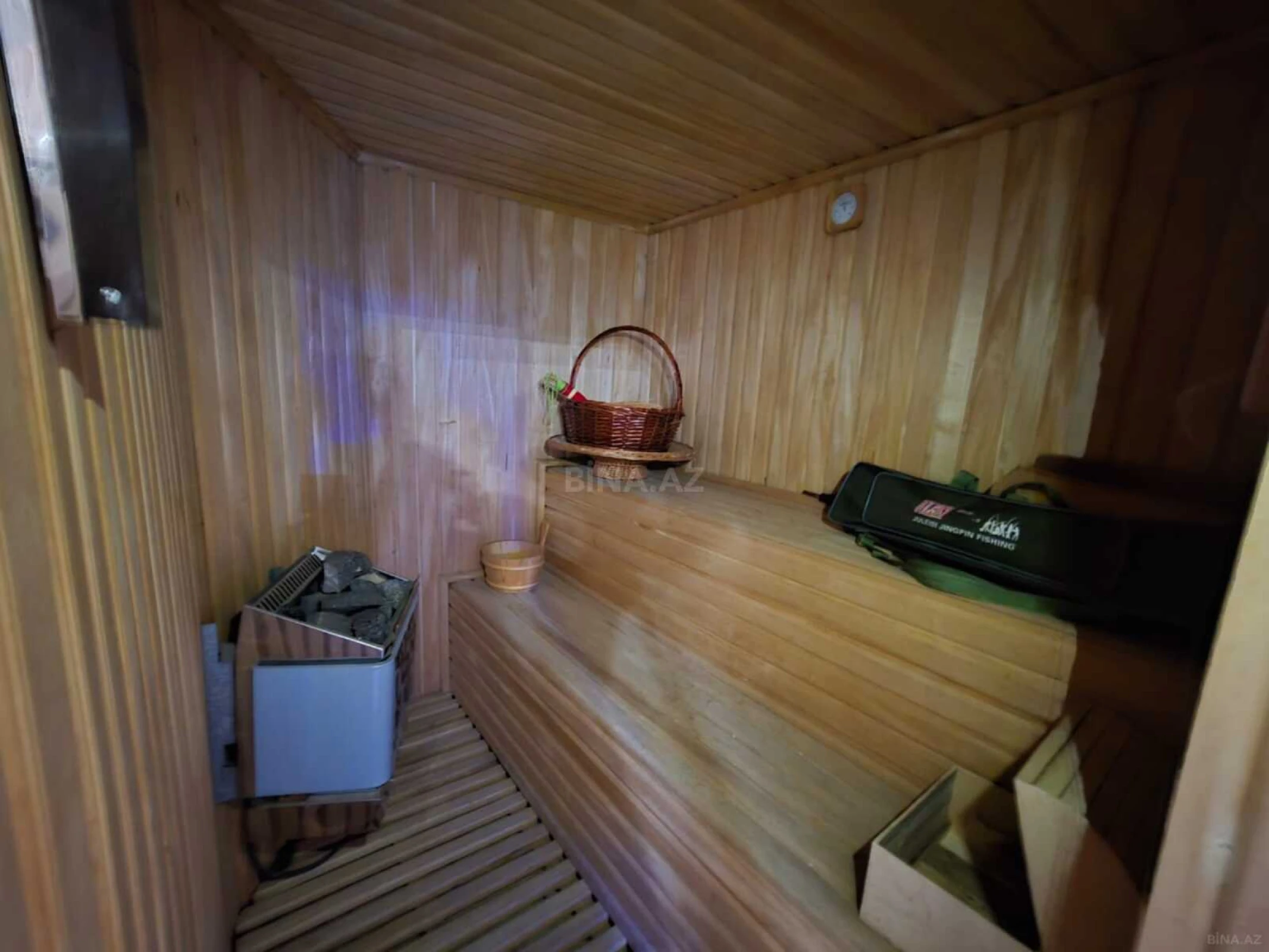 Satılır 11 otaqlı həyət evi 1050 m²