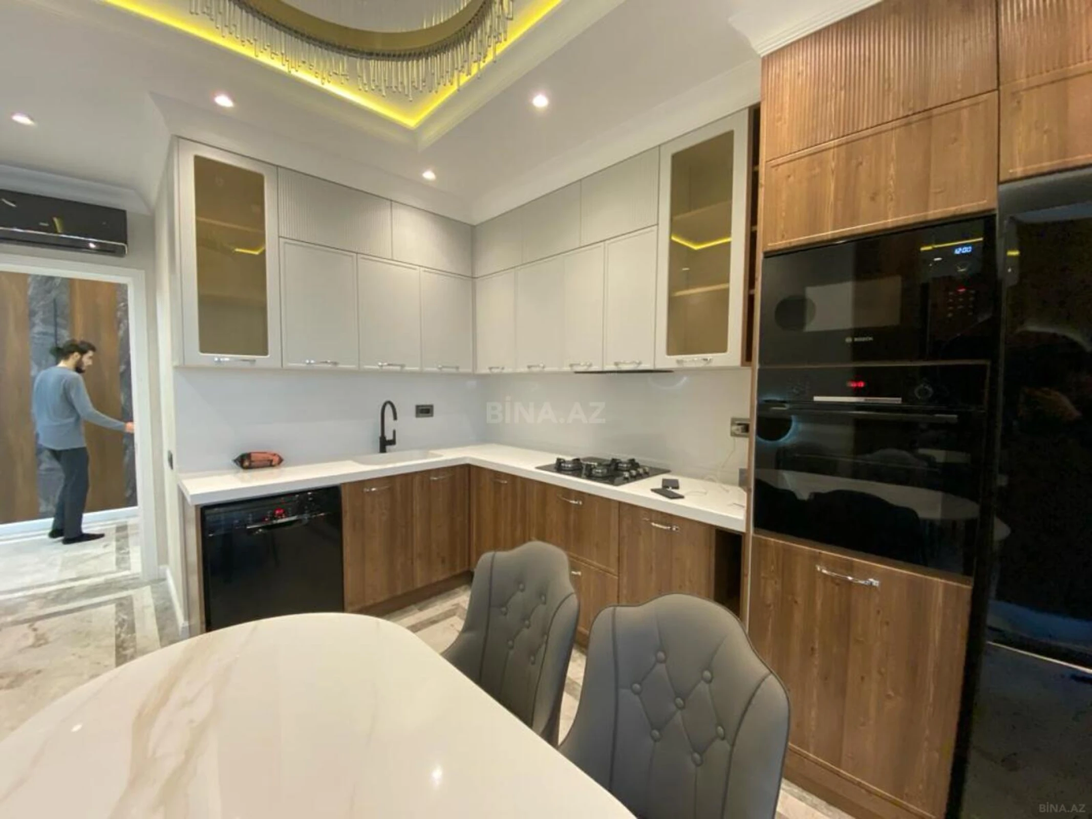 Kirayə verilir 2 otaqlı mənzil 110 m²