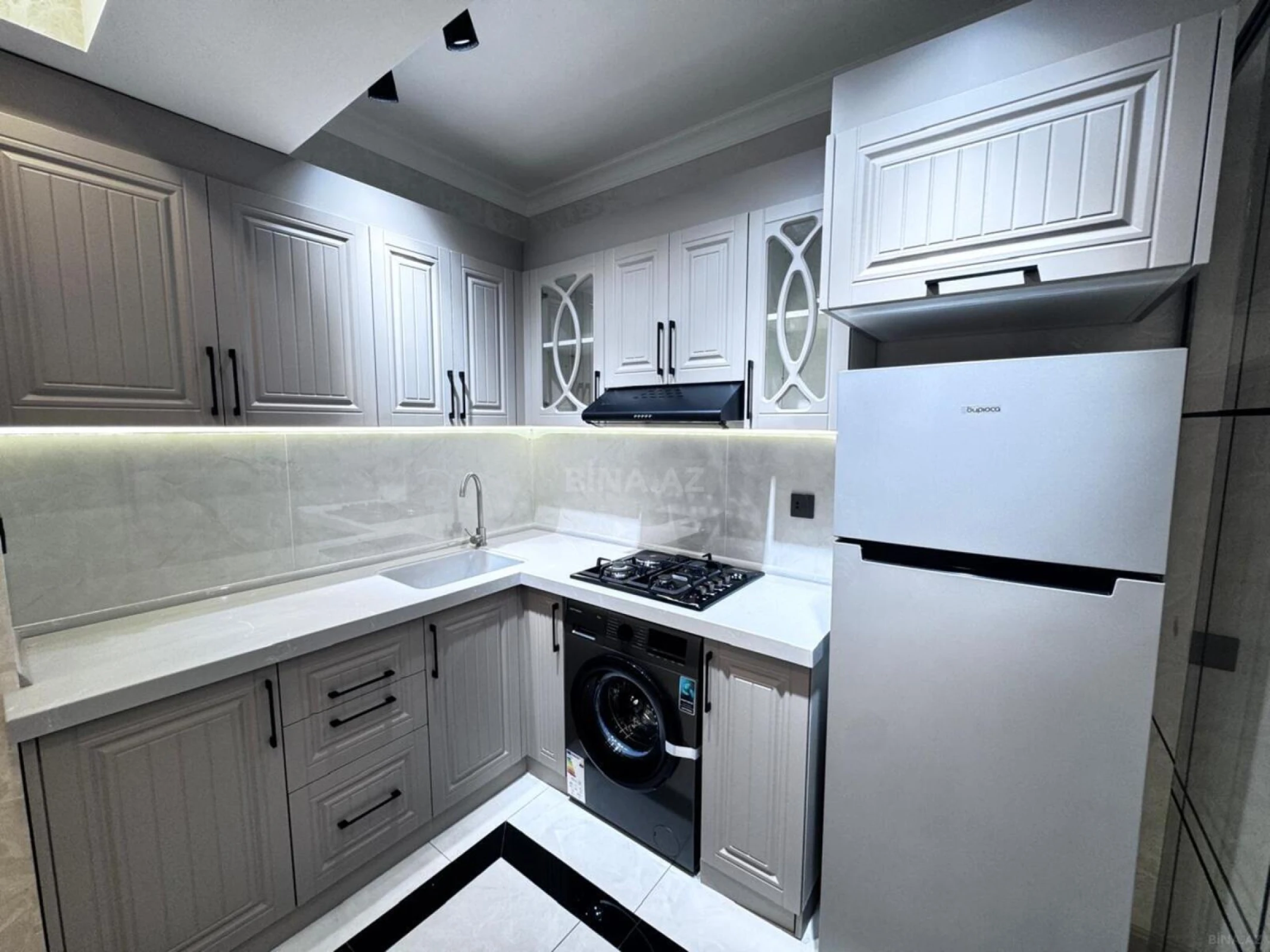 Satılır 2 otaqlı mənzil 76 m²