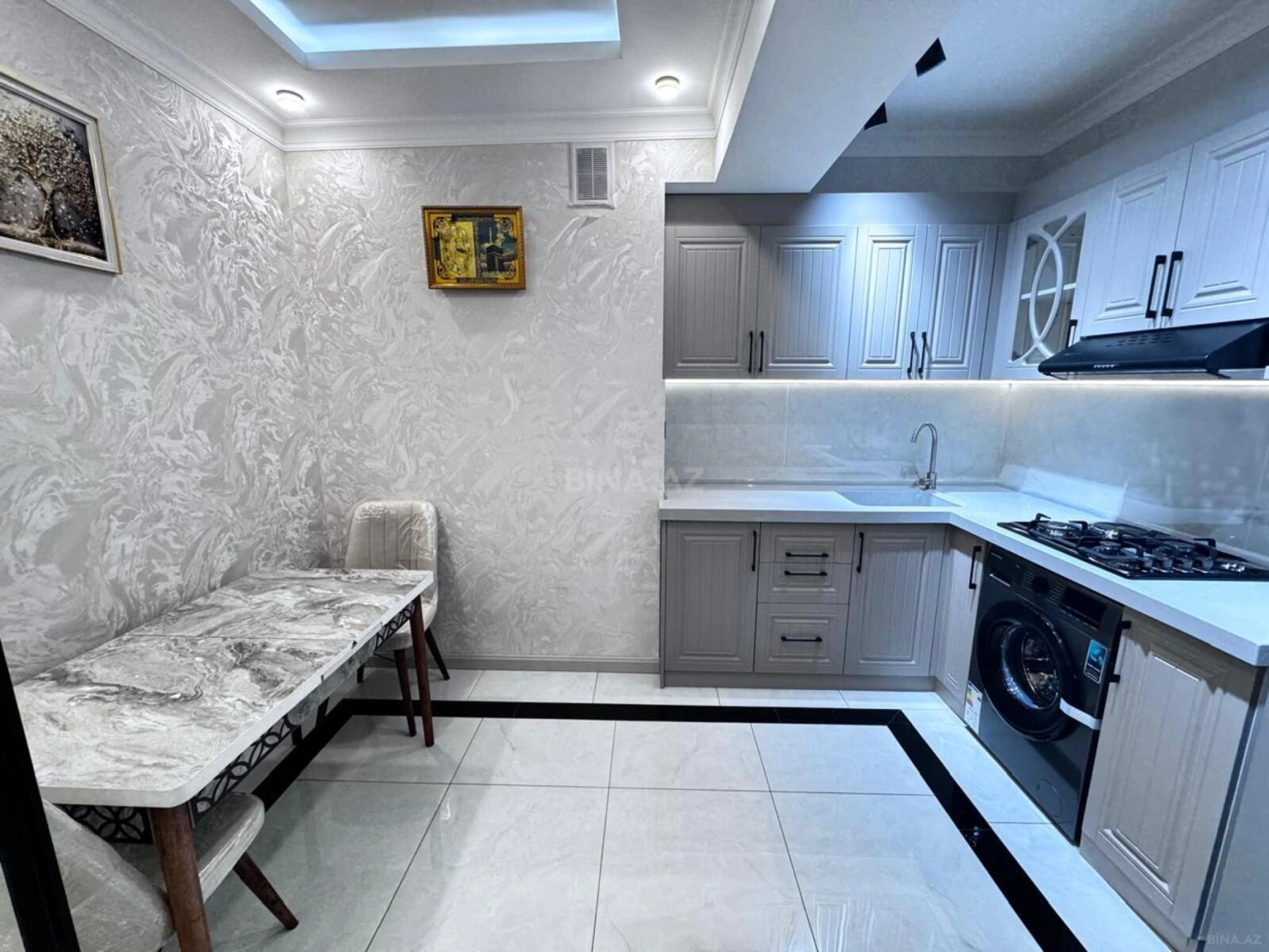 Satılır 2 otaqlı mənzil 76 m²