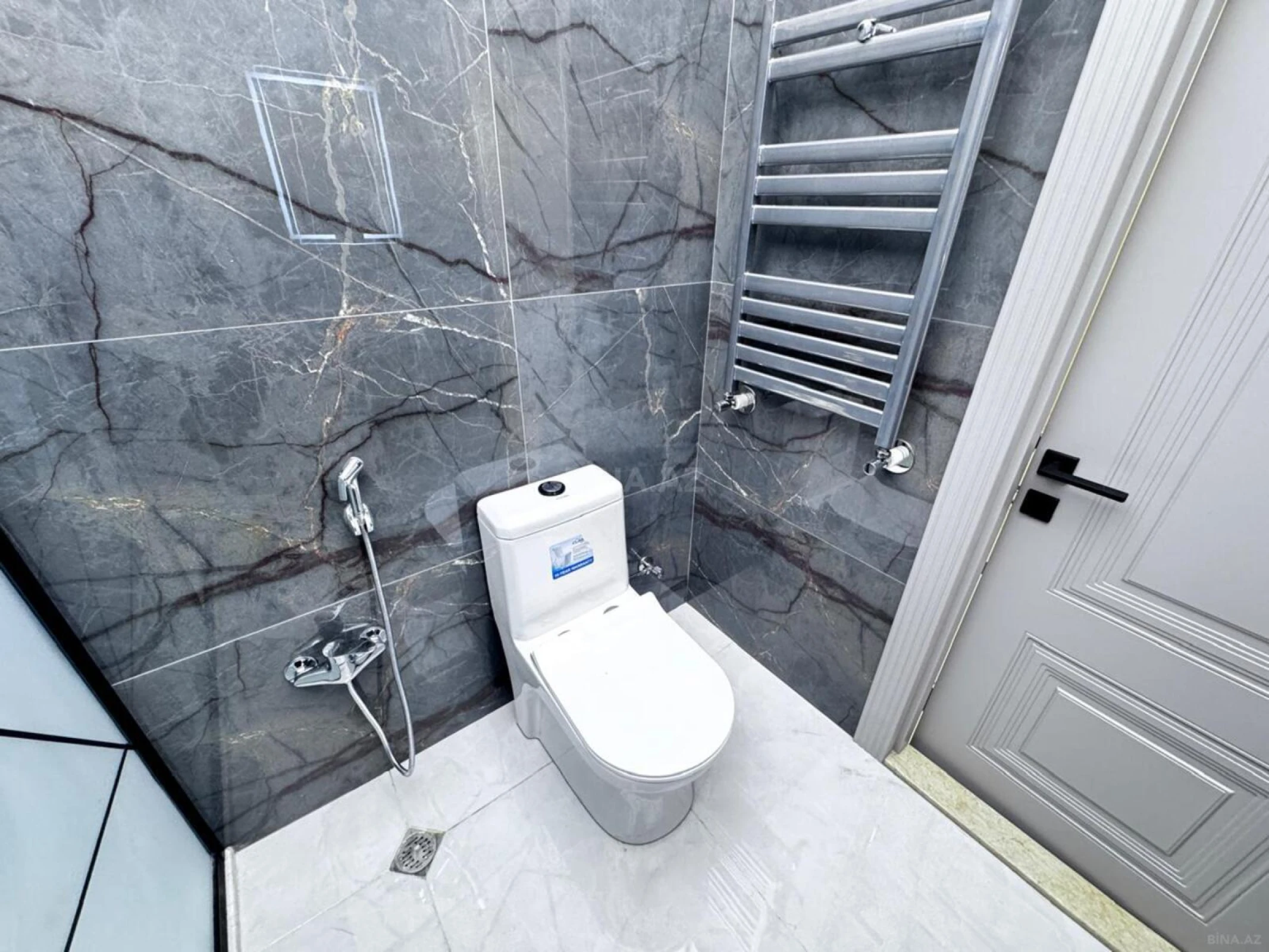 Satılır 2 otaqlı mənzil 76 m²