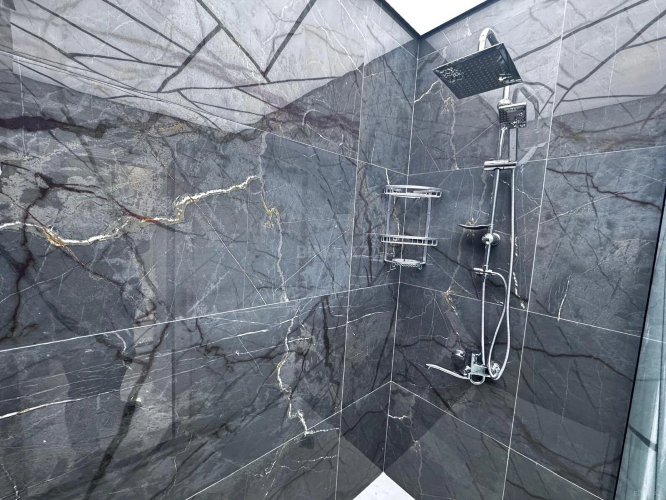 Satılır 2 otaqlı mənzil 76 m²