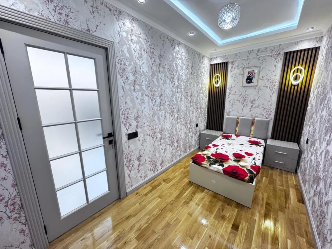 Satılır 2 otaqlı mənzil 76 m²