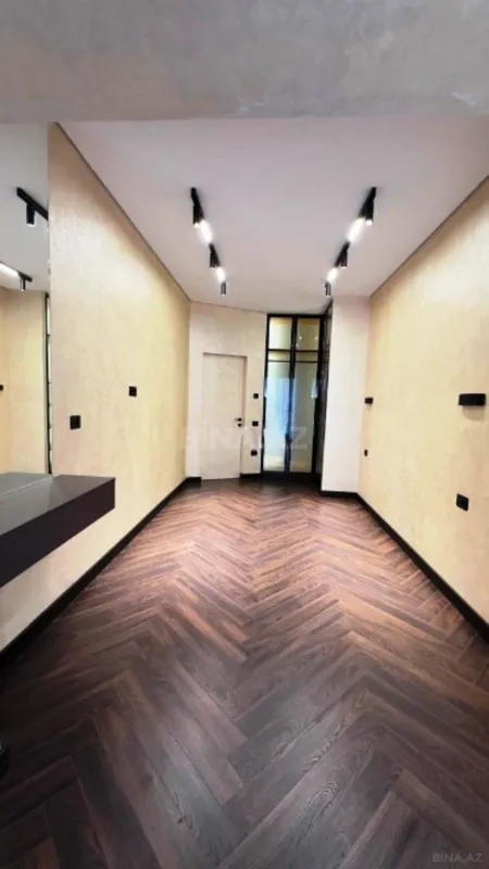Satılır 2 otaqlı mənzil 68 m²