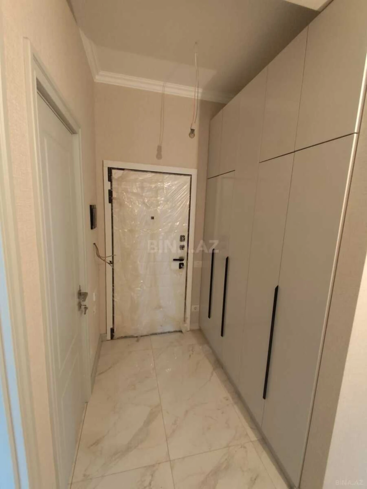 Satılır 2 otaqlı mənzil 61 m²