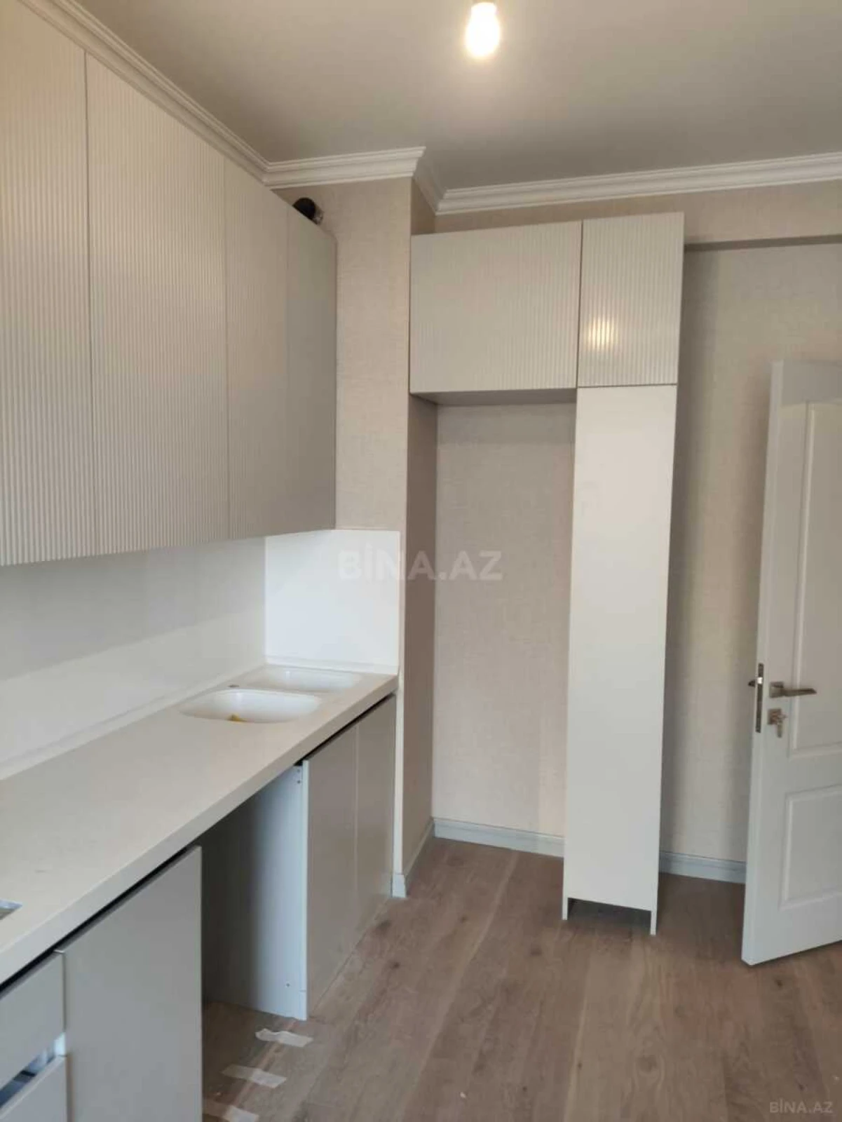 Satılır 2 otaqlı mənzil 61 m²