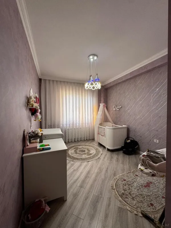 Satılır 3 otaqlı mənzil 130 m²
