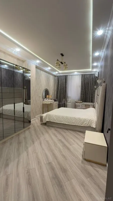 Satılır 3 otaqlı mənzil 130 m²
