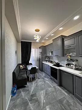 Satılır 3 otaqlı mənzil 130 m²