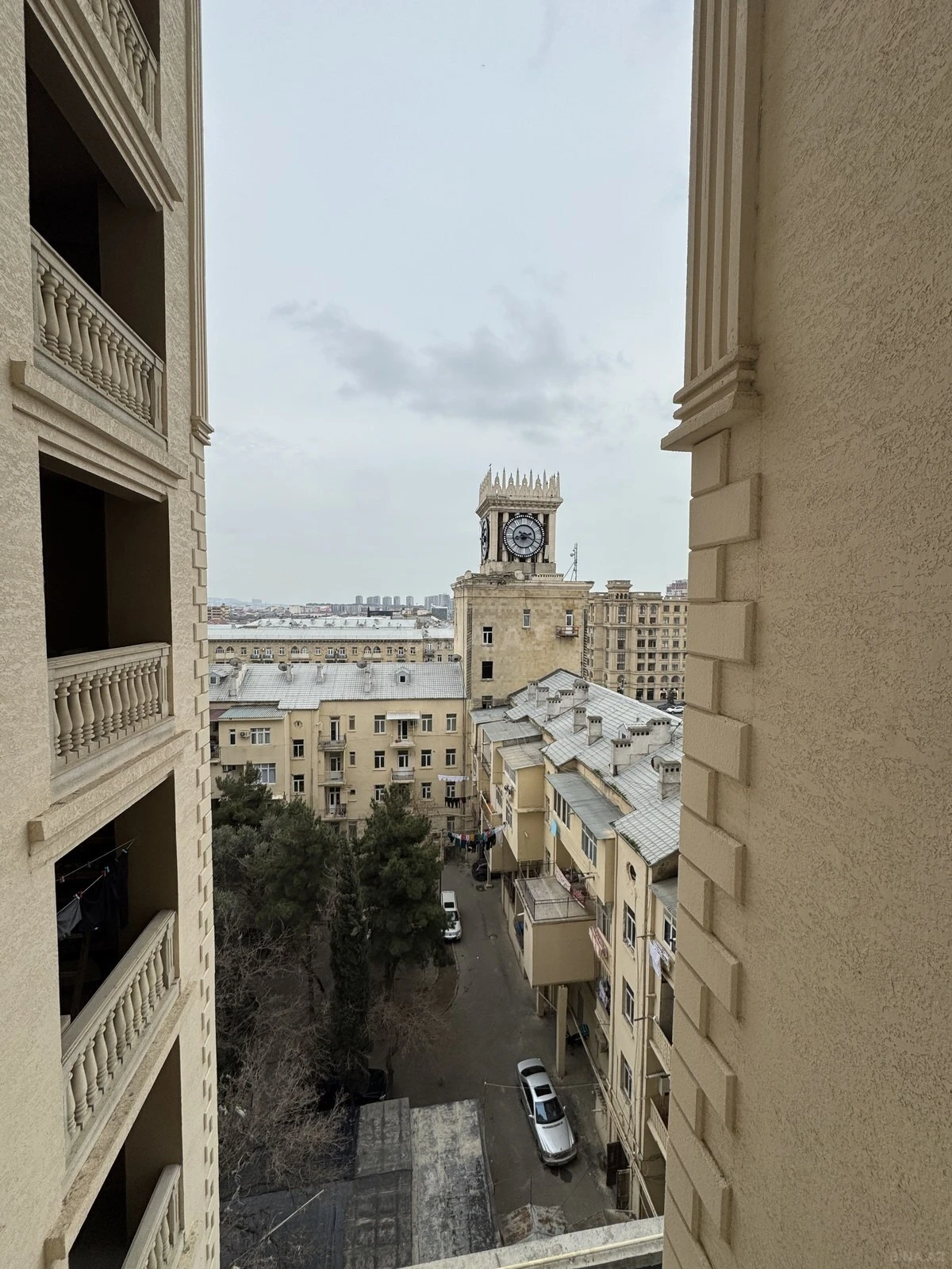 Satılır 2 otaqlı mənzil 85 m²