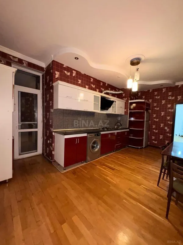 Kirayə verilir 3 otaqlı mənzil 127 m²