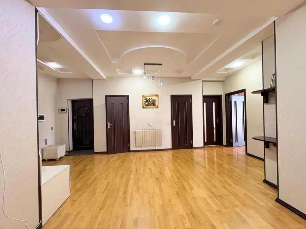 Kirayə verilir 3 otaqlı mənzil 127 m²