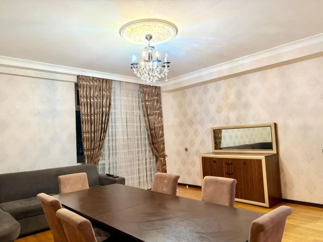 Kirayə verilir 3 otaqlı mənzil 127 m²