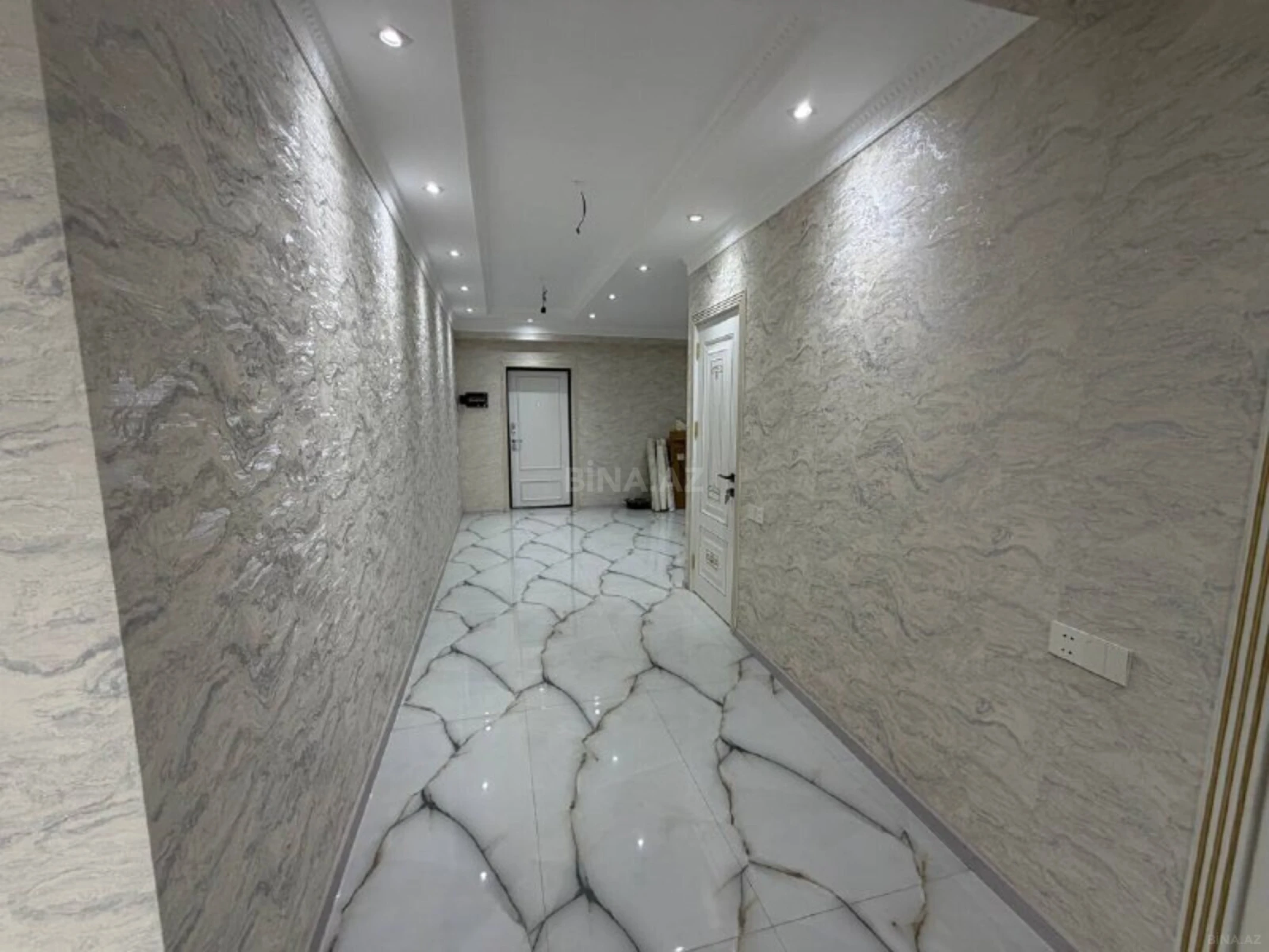 Satılır 3 otaqlı mənzil 120 m²