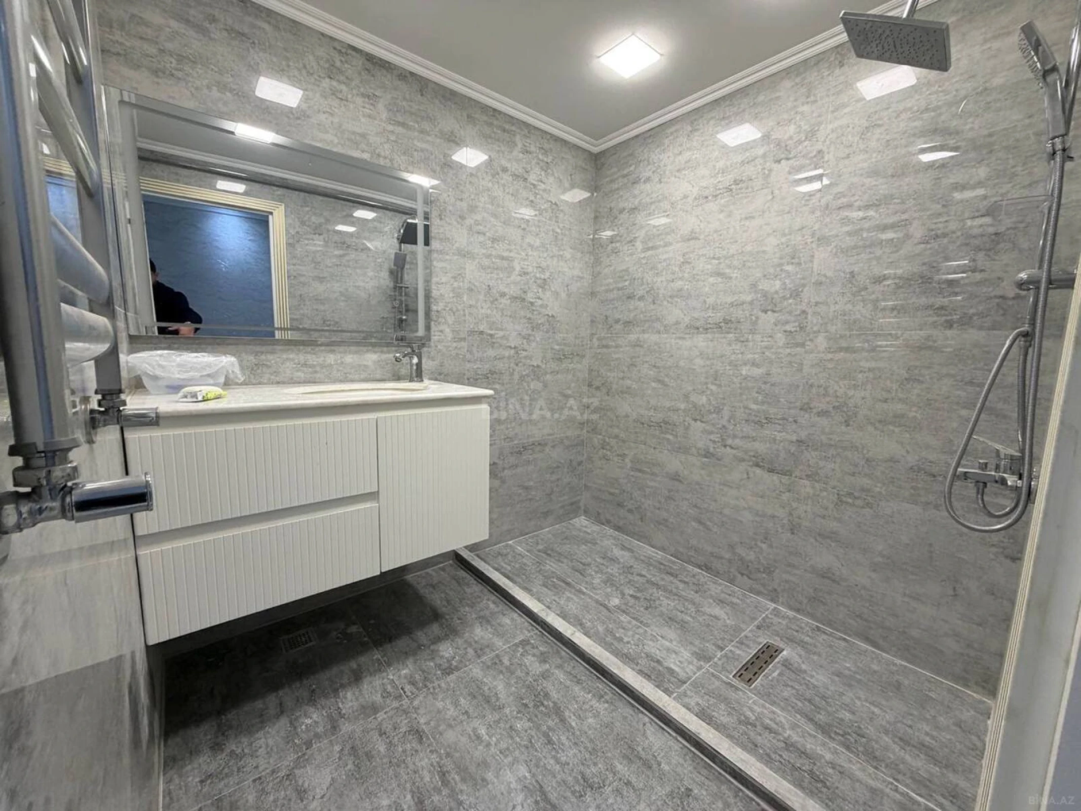 Satılır 3 otaqlı mənzil 120 m²