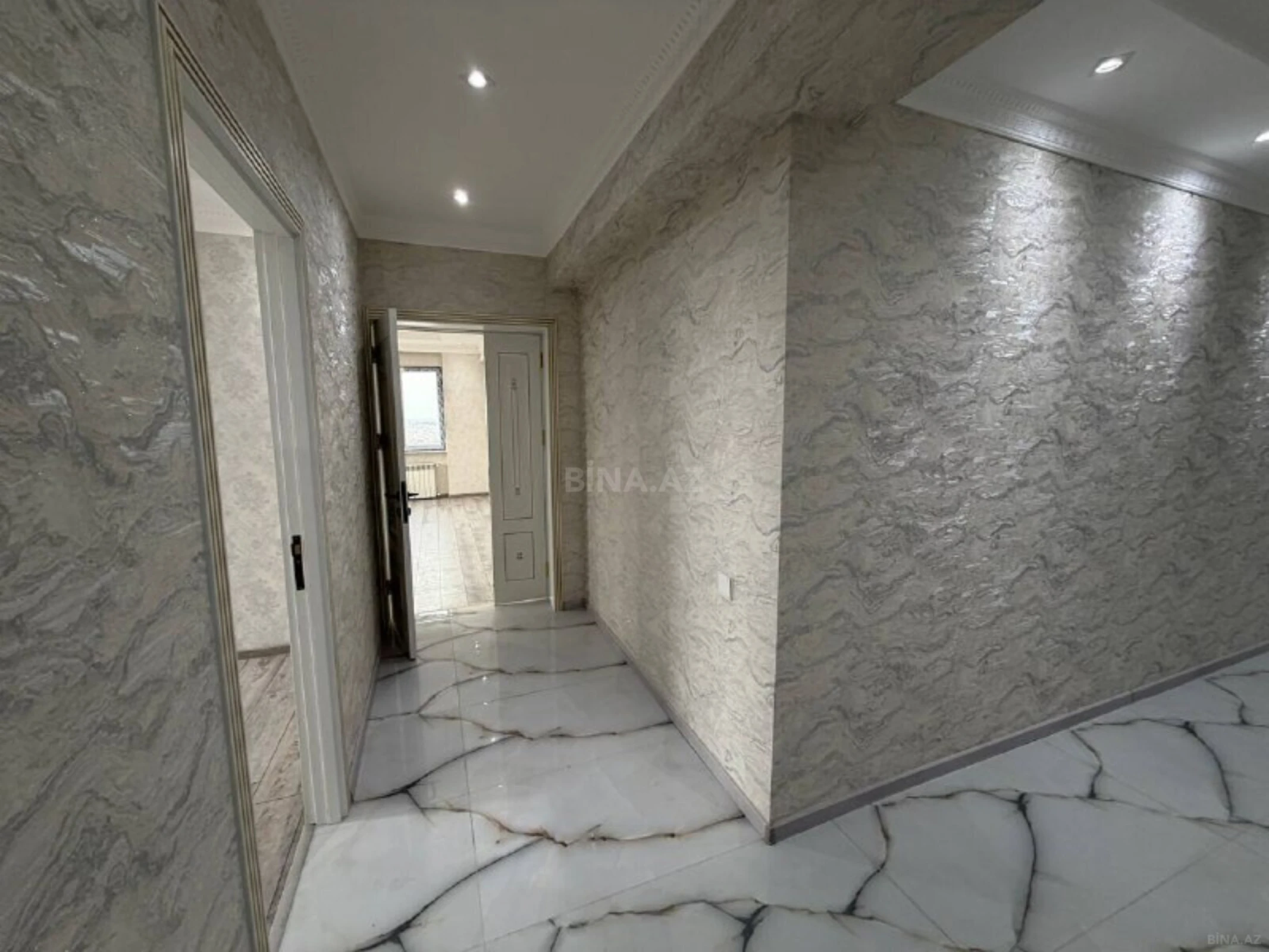 Satılır 3 otaqlı mənzil 120 m²