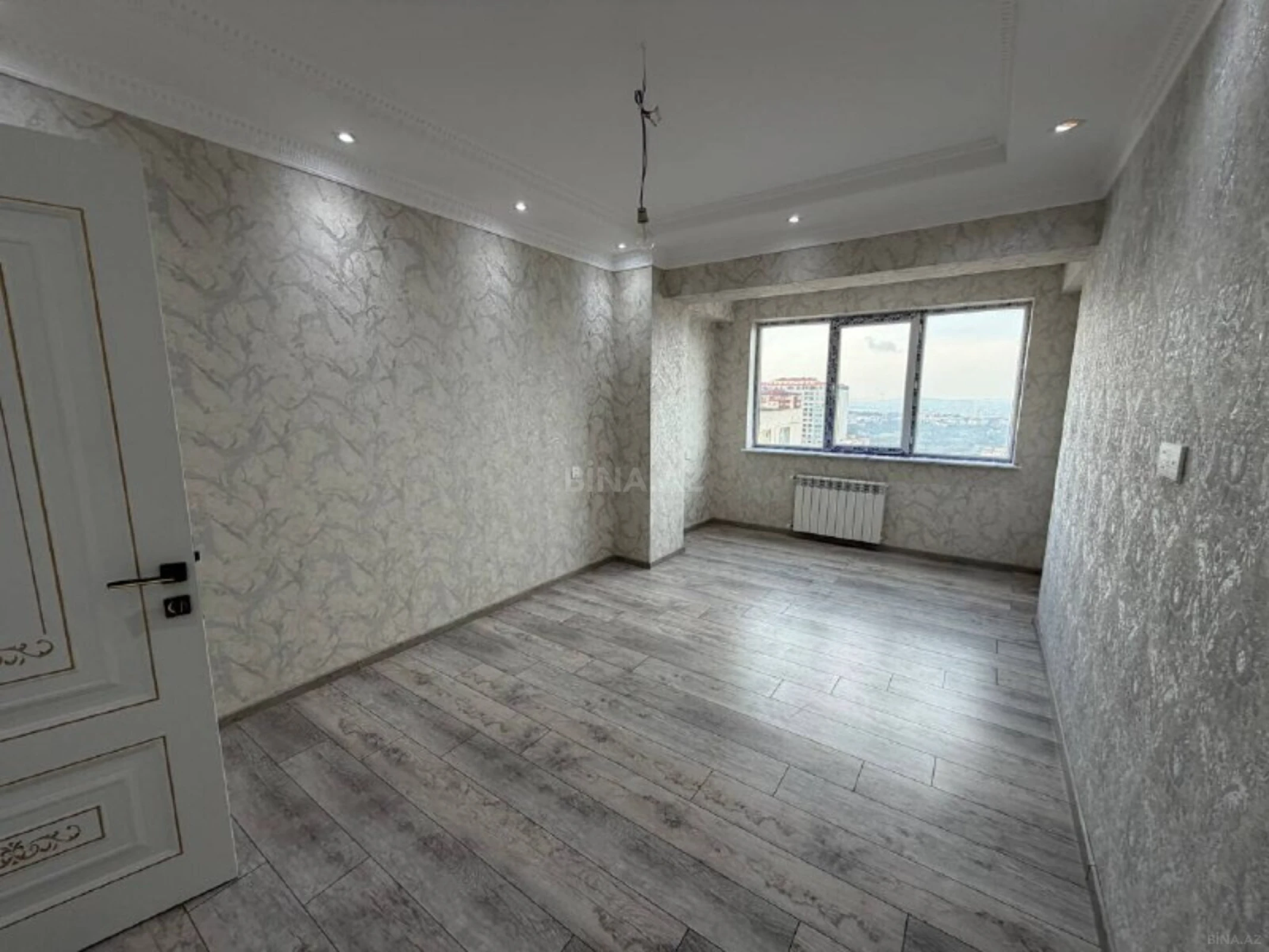 Satılır 3 otaqlı mənzil 120 m²