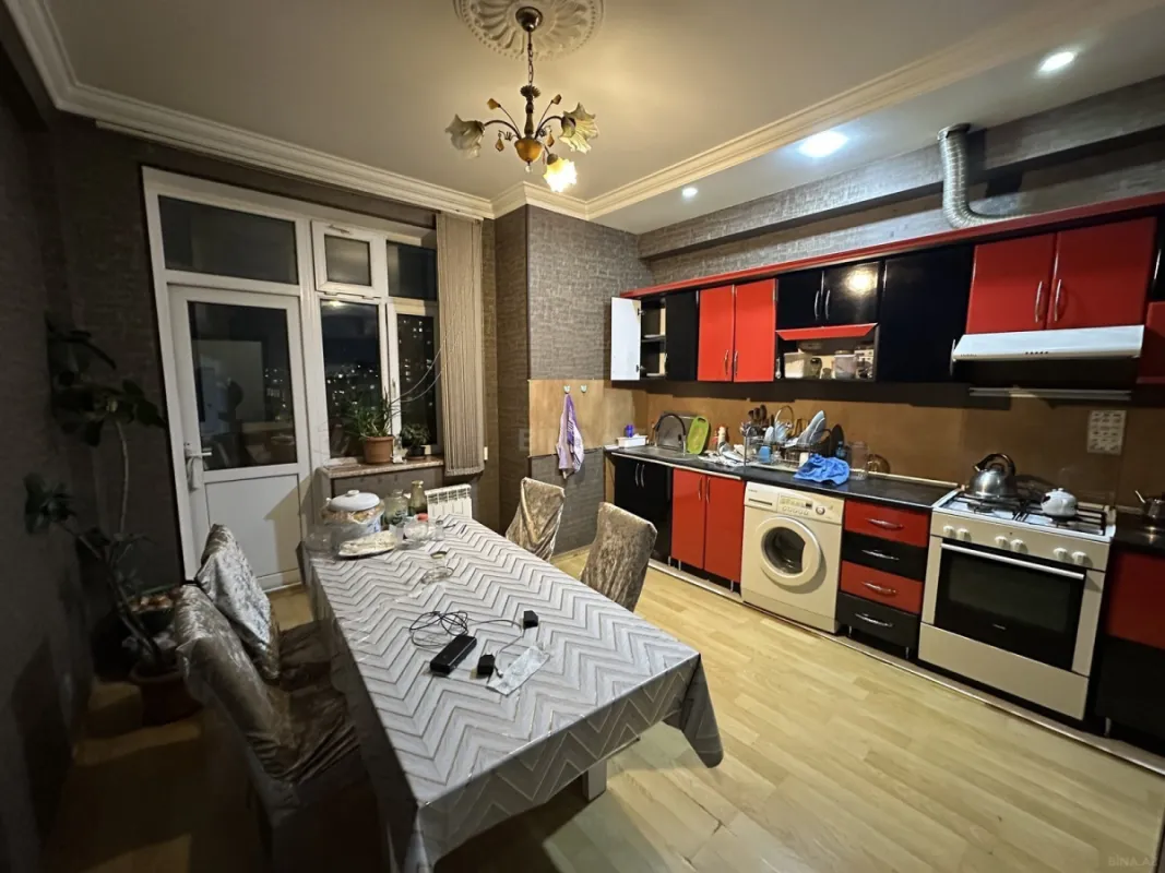 Satılır 2 otaqlı mənzil 110 m²