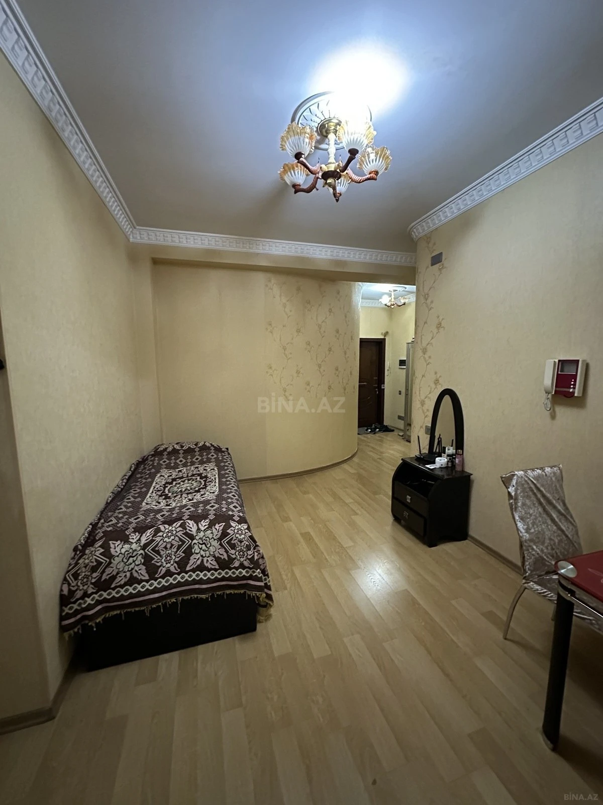 Satılır 2 otaqlı mənzil 110 m²