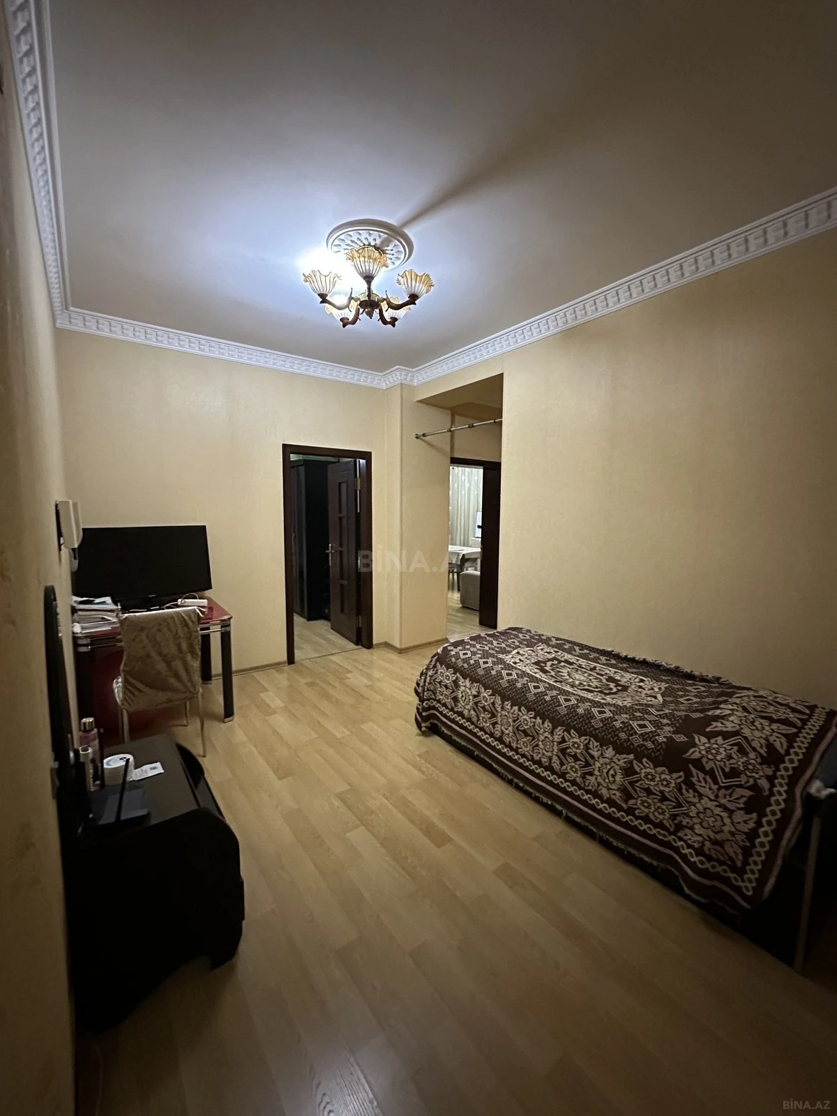 Satılır 2 otaqlı mənzil 110 m²