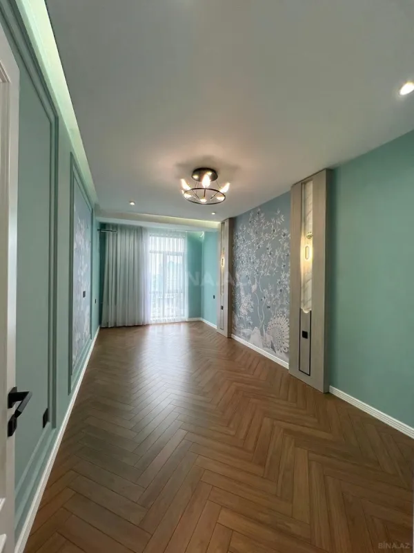 Satılır 4 otaqlı mənzil 140 m²