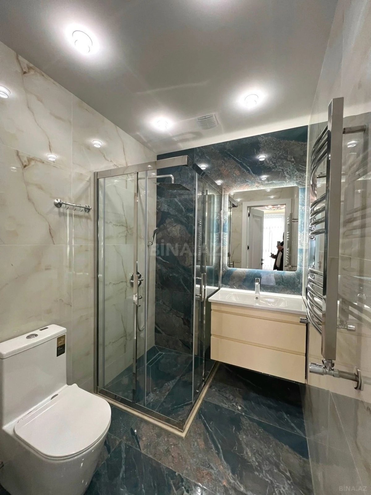 Satılır 4 otaqlı mənzil 140 m²