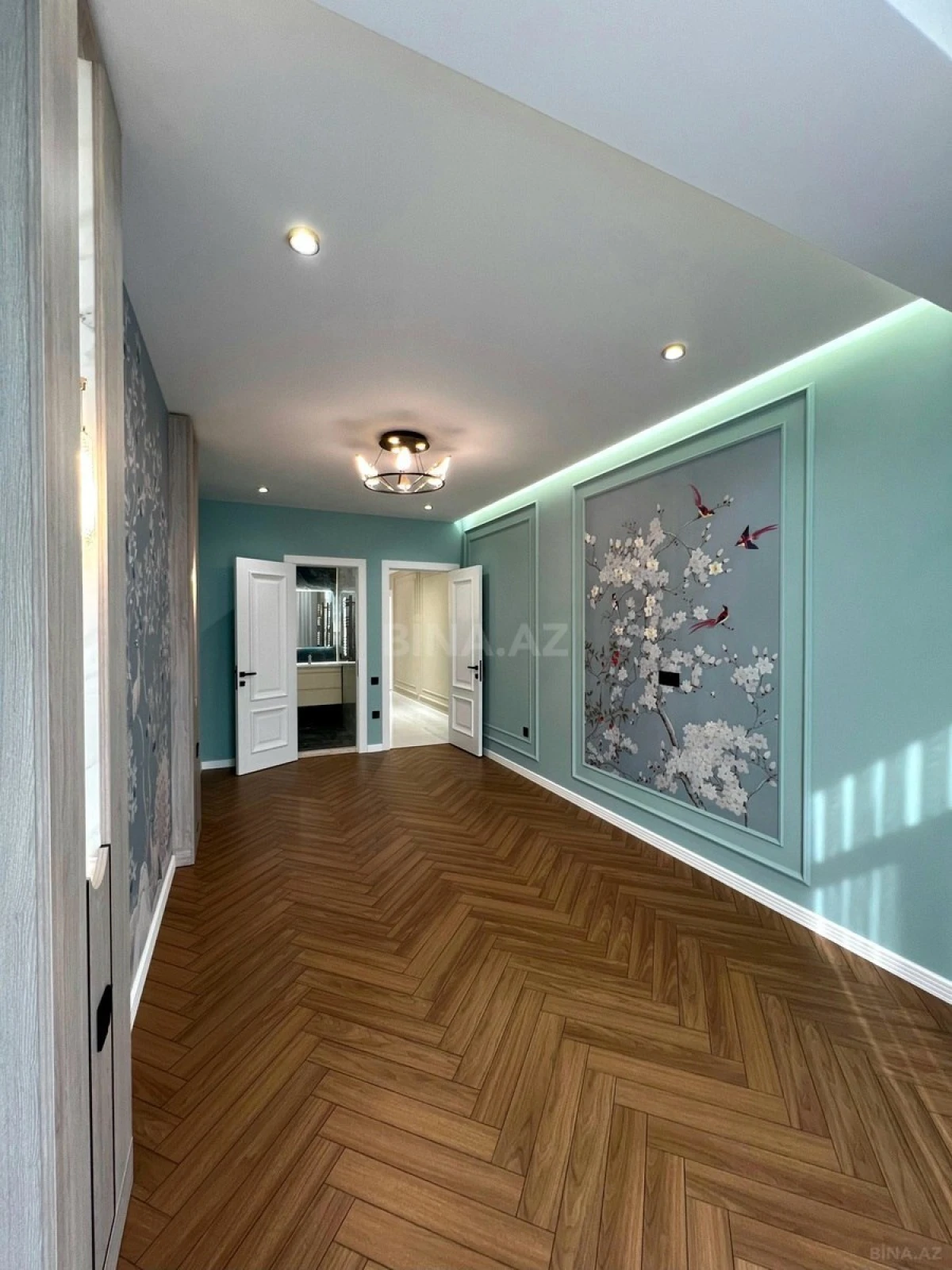 Satılır 4 otaqlı mənzil 140 m²