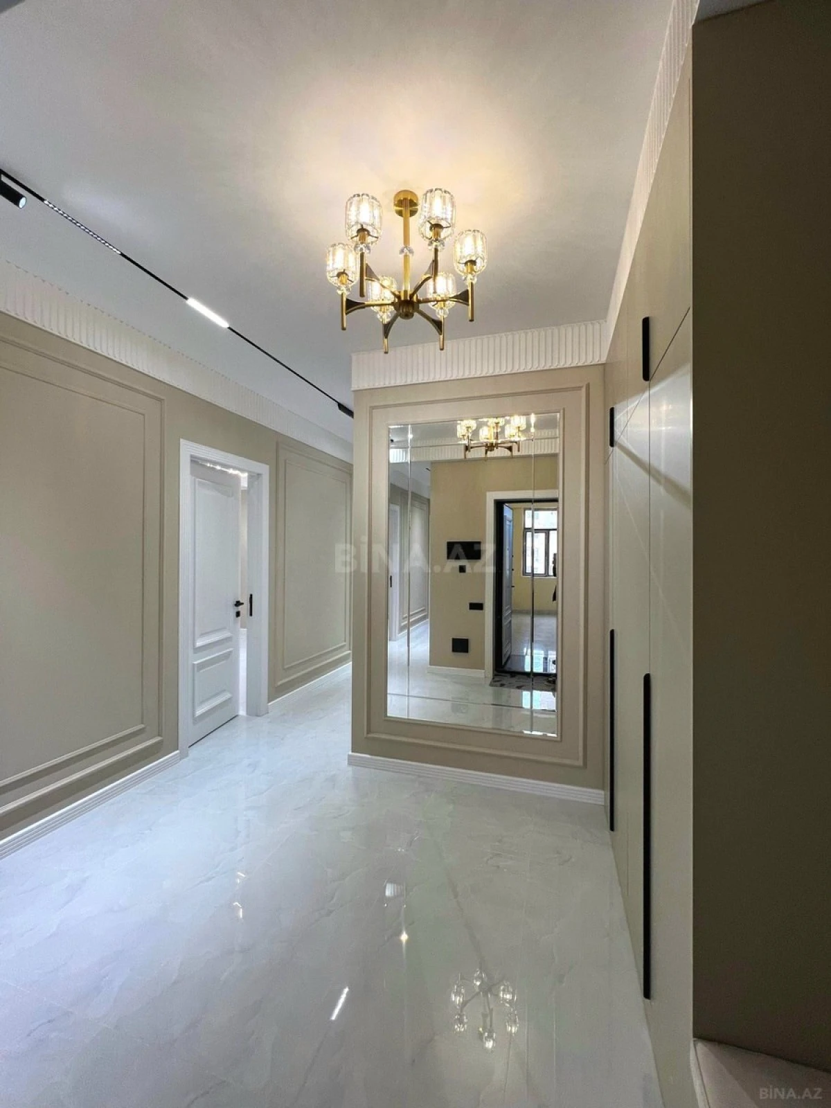 Satılır 4 otaqlı mənzil 140 m²