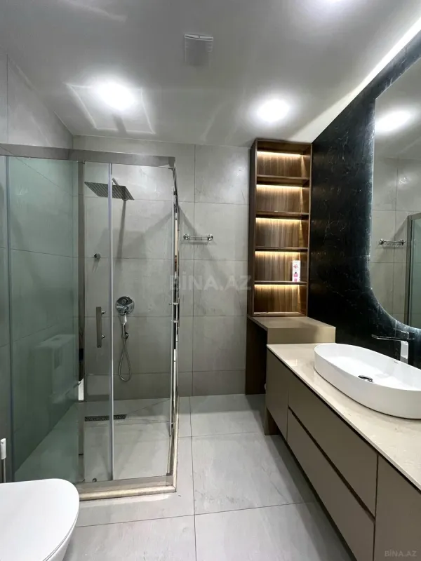 Satılır 4 otaqlı mənzil 140 m²