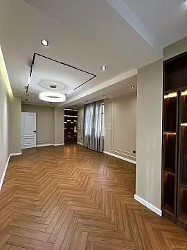 Satılır 4 otaqlı mənzil 140 m²