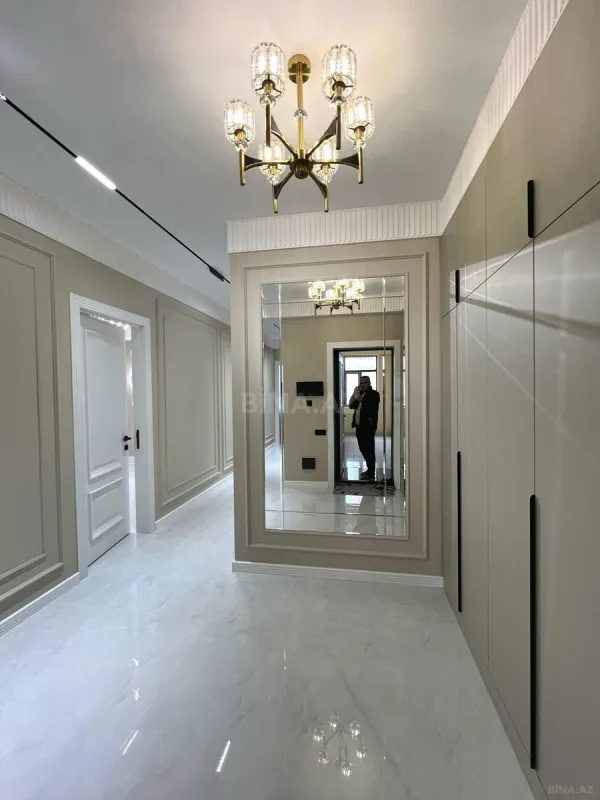 Satılır 4 otaqlı mənzil 140 m²