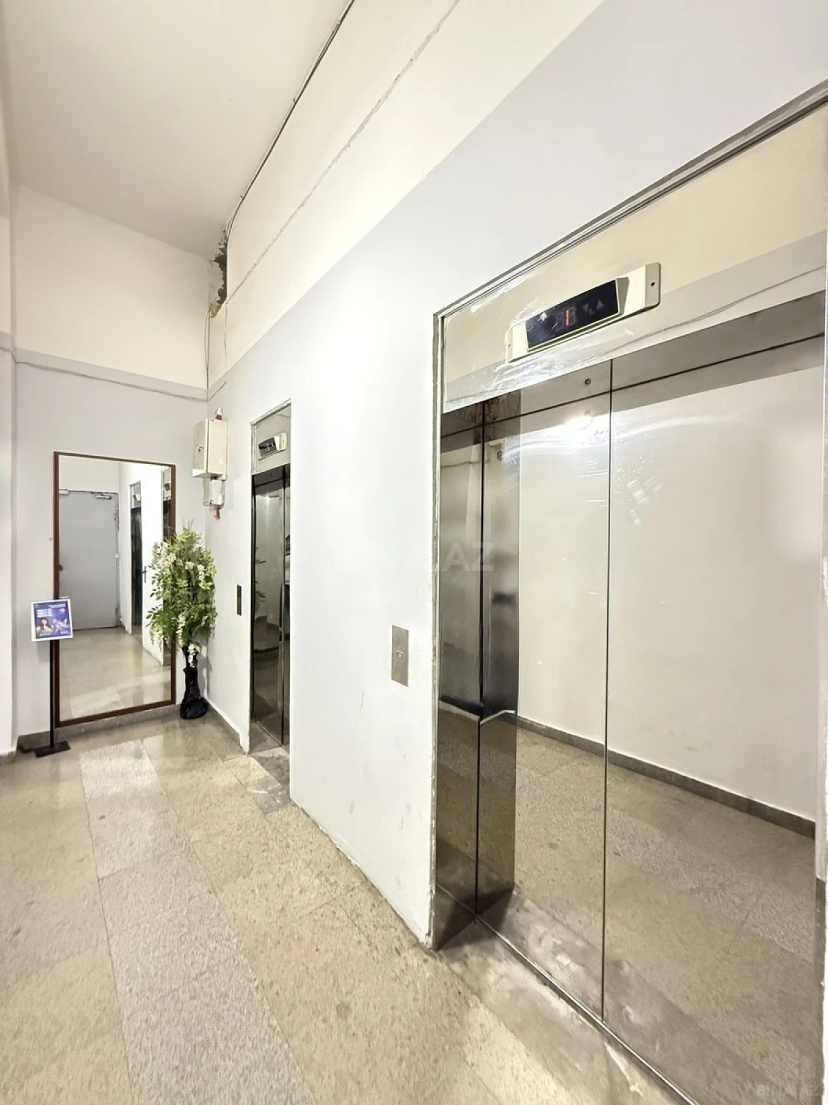 Satılır 3 otaqlı mənzil 153 m²