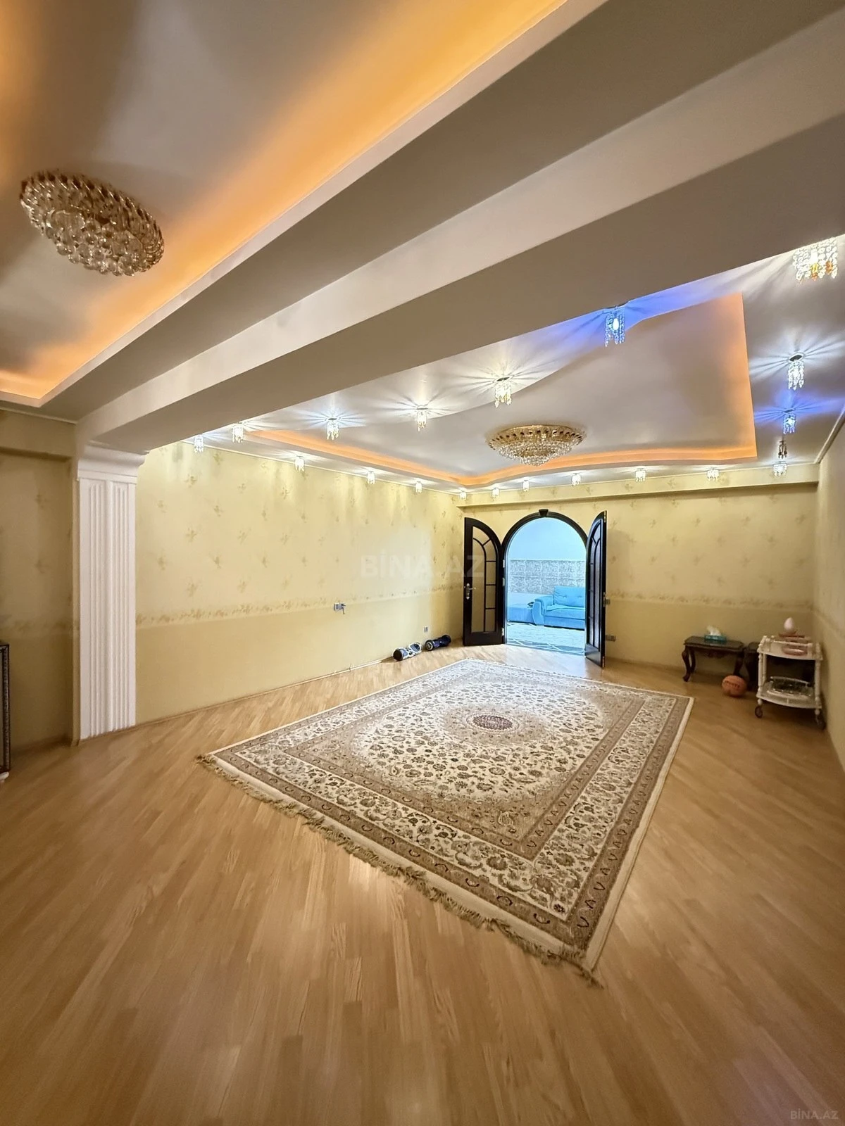 Satılır 3 otaqlı mənzil 153 m²