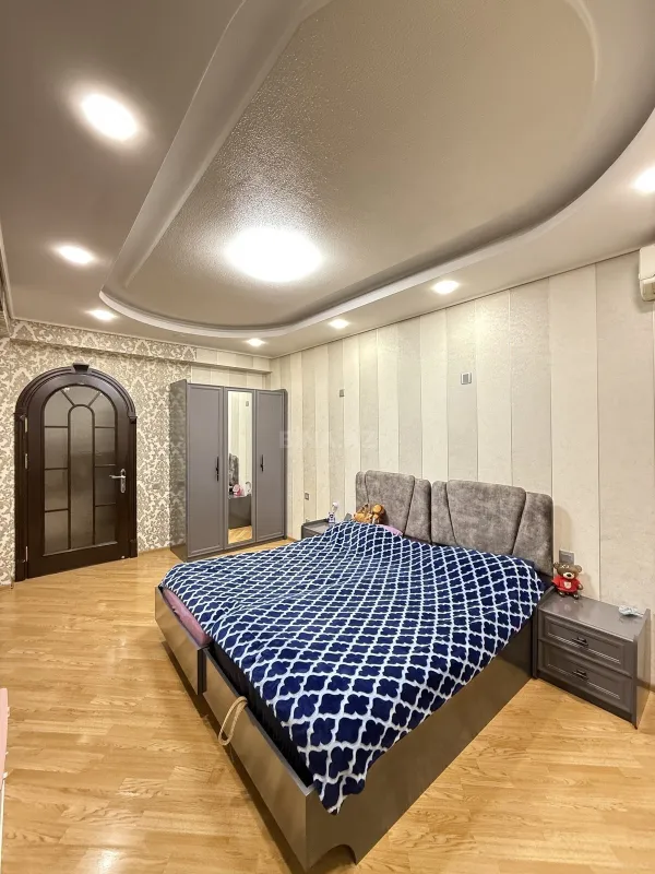 Satılır 3 otaqlı mənzil 153 m²