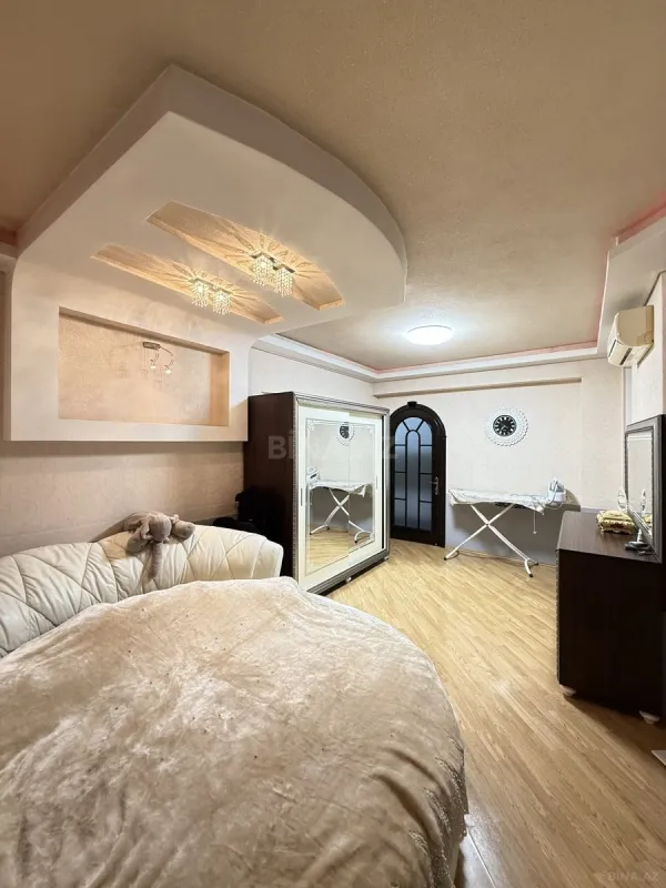 Satılır 3 otaqlı mənzil 153 m²