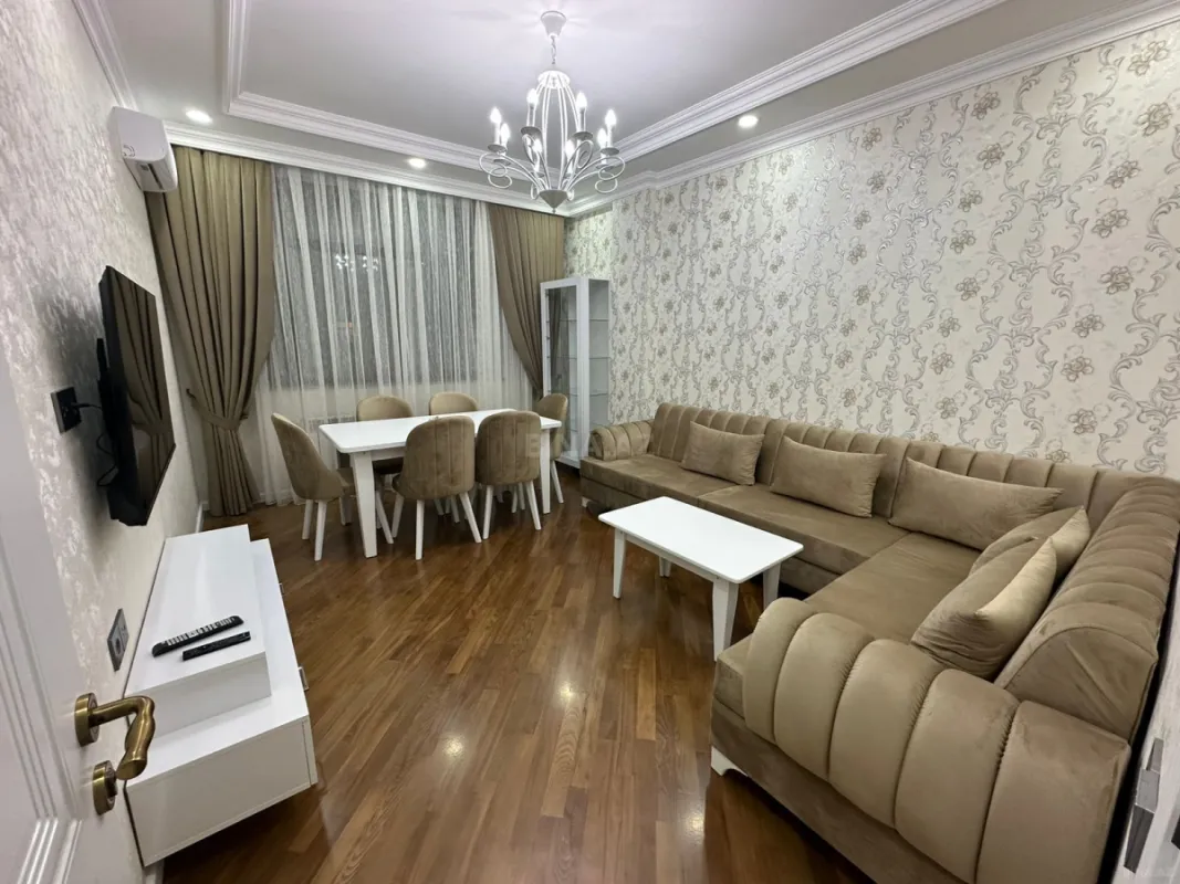 Kirayə verilir 2 otaqlı mənzil 80 m²