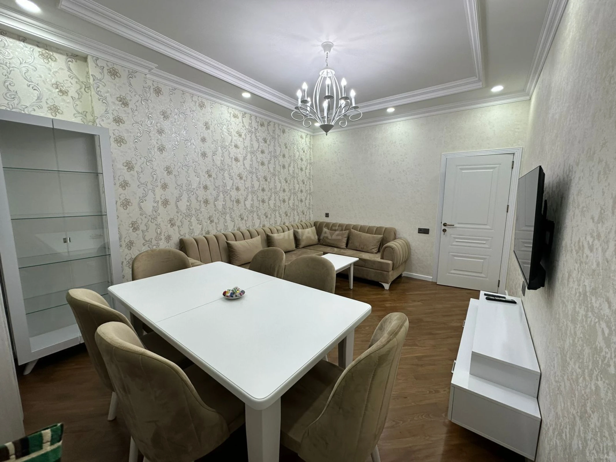 Kirayə verilir 2 otaqlı mənzil 80 m²